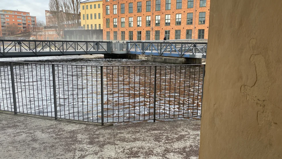 Vattennivån i Motala ström är väldigt hög.