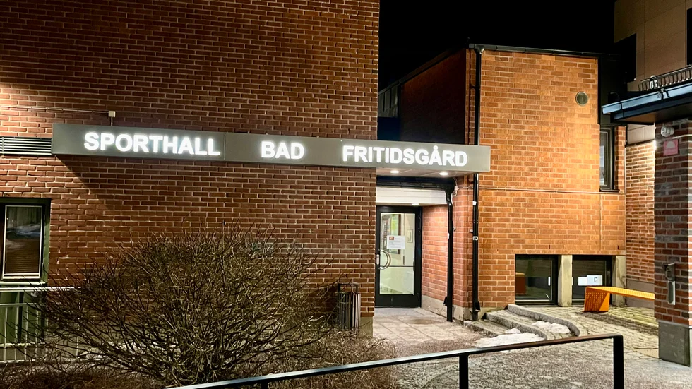 Entré till Åby Fritidsgård. Den var tänkt att avvecklas till sommaren men nu är den delen av beslutet återremitterat.