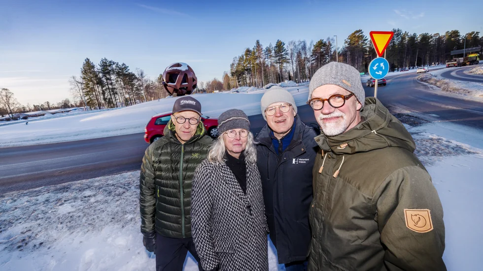 "Rostbollen" i folkmun vann en jordskredsseger när Norrbottens-Kuriren uppmanande sina läsare att rösta på Luleås mest betydande offentliga verk. På bild ses konstnärerna bakom verket. Från vänster: Dan Lestander, Eva Gun Jensen, Lars-Erik Falk och Ricky Sandberg.