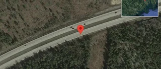 Lastbil stillastående på E4 - stopp i ett körfält
