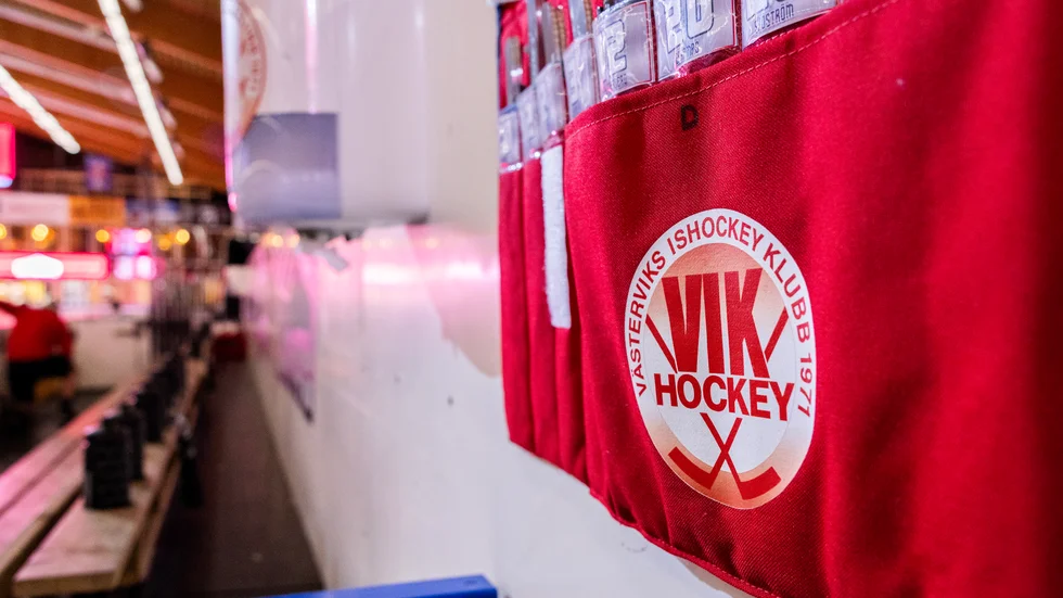 På måndagen inleder Västerviks IK kvalspelet borta mot Östersund. Klockan 19:00 släpps pucken.