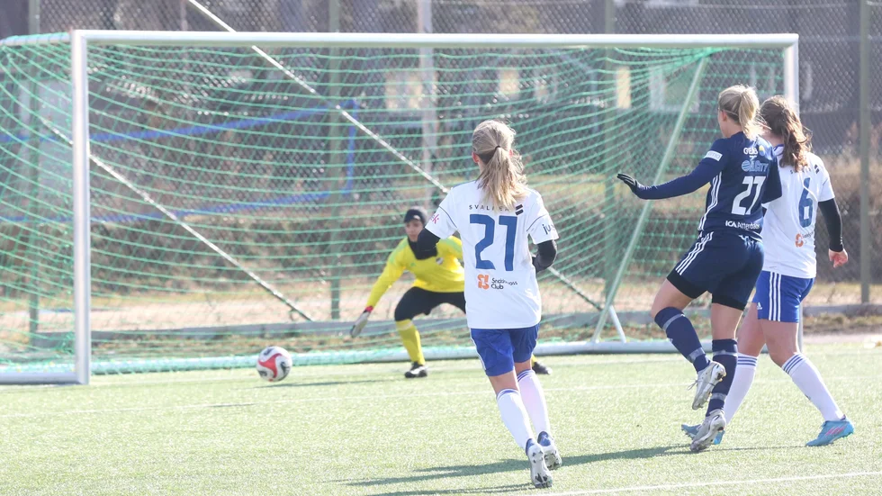 Lova Andersson, P18, gjorde tre mål i debuten.