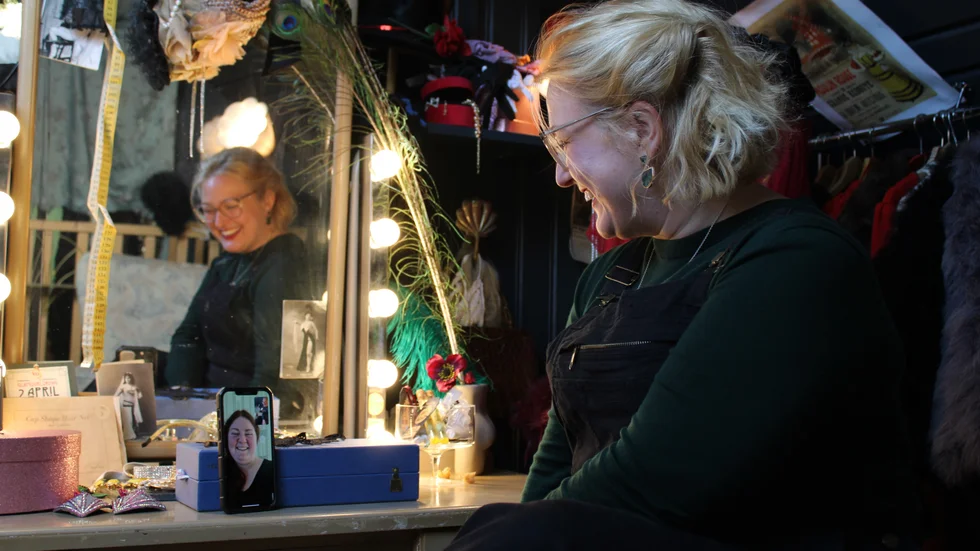 Under intervjun fick Cathrin Åhlén och Elin Mångren vara med på länk, medan Janna Corneliusson var på plats i föreningens showroom. Det var de som tillsammans startade WBS för några år sedan.