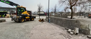 Nu rivs muren på Stortorget   