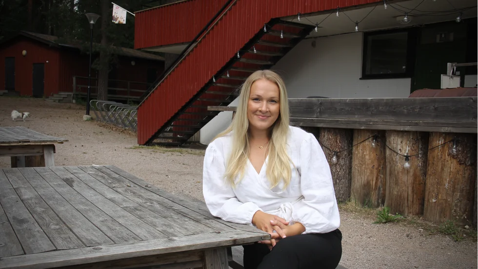 Sofia Andersson (M) skrev en motion ihop med partikollegan Edvin Alam, som nu antagits av kommunfullmäktige. De vill stärka tryggheten för judar och hoppas på en stor kampanj i skolorna.