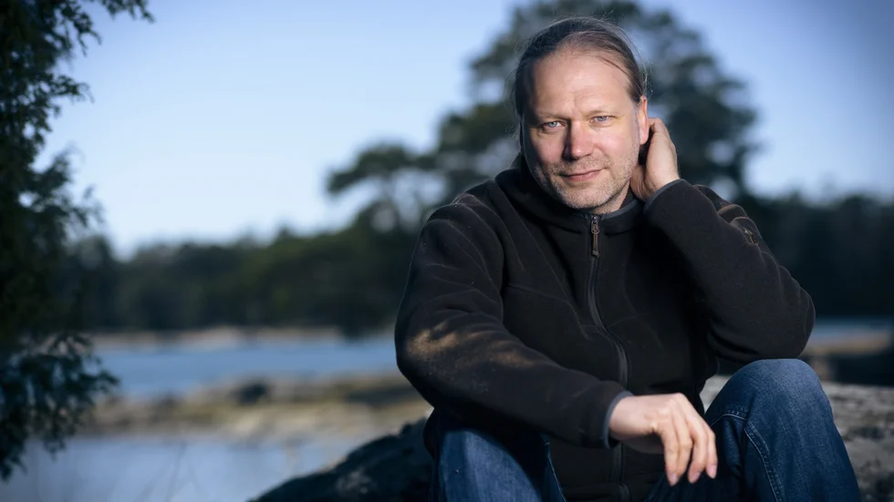 Hur gick det till när människans framfart började hota igelkottens överlevnad? Det skriver journalisten Martin Emtenäs om i boken "Tusen och 1 art – Om biologisk mångfald och mänsklig enfald".