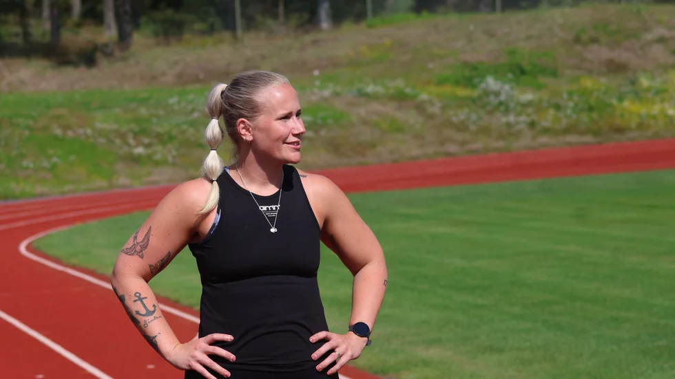 Lollo Cronwall, för många känd som Coach Cronwall har många bollar i rullning. Hur hon hinner? "Hög prio och sena kvällar", svarar hon.