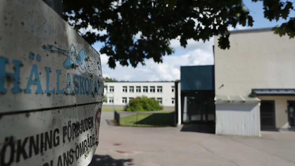 Hällaskolans verksamhet får ta emot allvarlig kritik från Skolinspektionen inom flera centrala områden, där problem har funnits under lång tid.