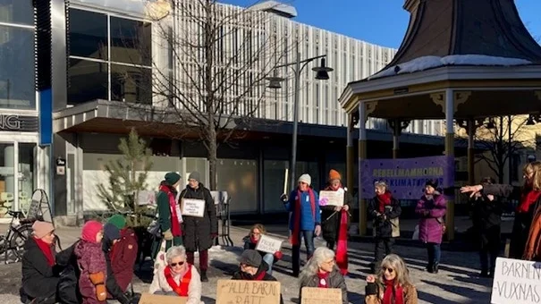 Rebellmammorna höll manifestation den 9 mars.