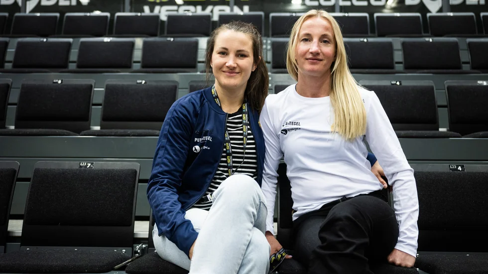 På andra sidan mattan. Nu är Johanna och Sofia Mattsson landslagsledare i stället för brottarstjärnor. I vår långa intervju berättar de om sina roller och karriärer.