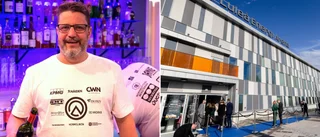 Profilen lämnar restaurangen i Luleås sporttempel