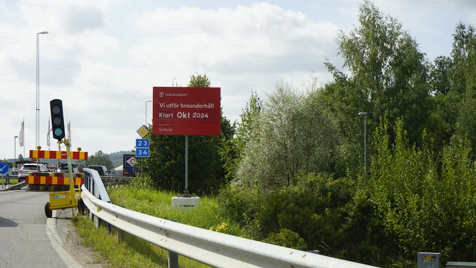 Sista veckan i augusti påbörjades ett omfattande vägarbete längs riksväg 23/34 i Rimforsa. Arbetet, som beräknas vara klart någon gång i oktober, har stor inverkan på trafiken.