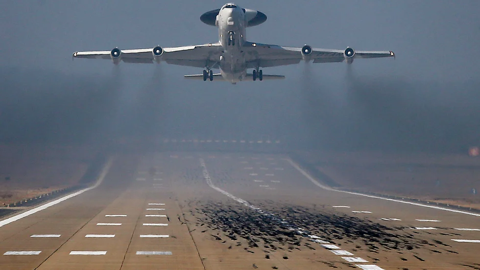 Ett Awacs-plan lyfter från flygbasen i tyska Geilenkirchen. Arkivbild.