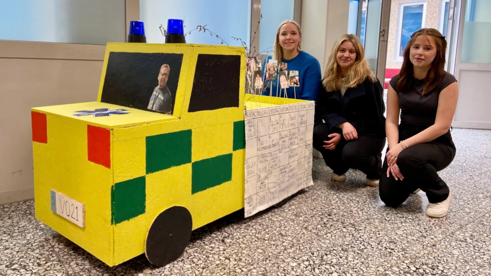Alva Callhammar, Hilma Söderström och Klara Eriksson ser fram emot en rolig månad. I studentkalendern finns allt från lärarmiddagar till drinktävlingar inplanerade.