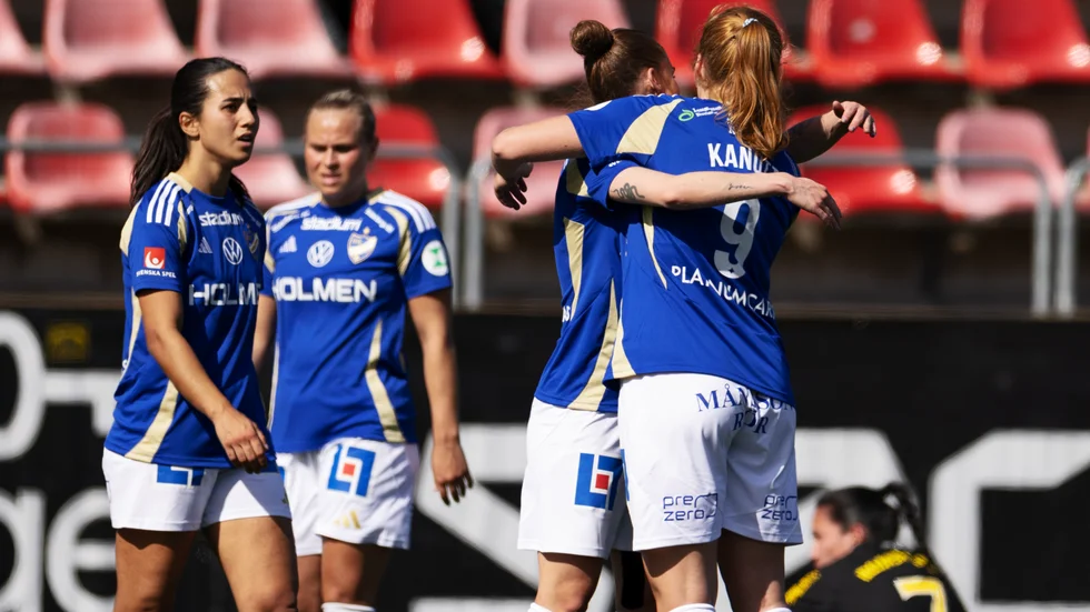 My Cato jublar med Sara Kanutte Fornes efter segern.