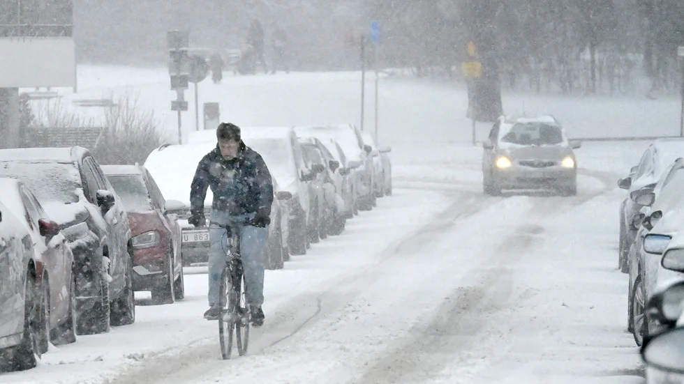 Ett nytt snöområde drar in över landet under torsdagen. Bilden togs i Stockholm under tisdagen.