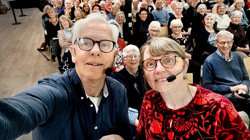 Tommy Söderlund och Carina Johansson står bakom projektet Fejs och plejs, och här är de själva.