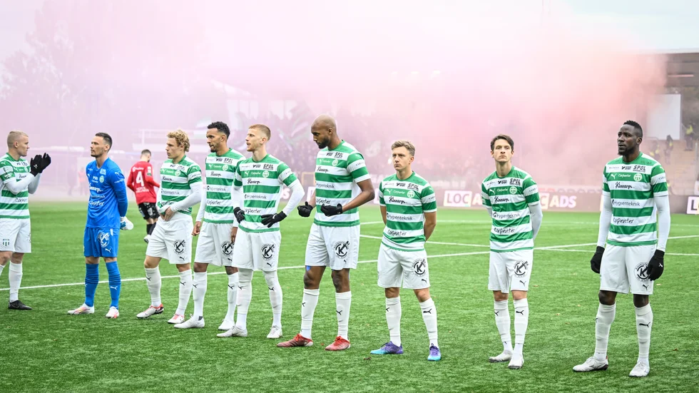 I Västerås kommer skolade kampsportare och MMA-fajters hjälpa till på matcherna. Arkivbild.