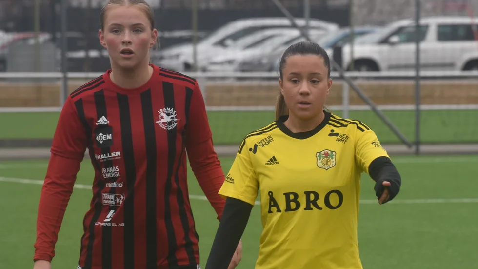 Sarah Falkevall gjorde två mål och spelade fram till ett tredje för VIF när de besegrade hennes tidigare klubb Kenty med 4-0.