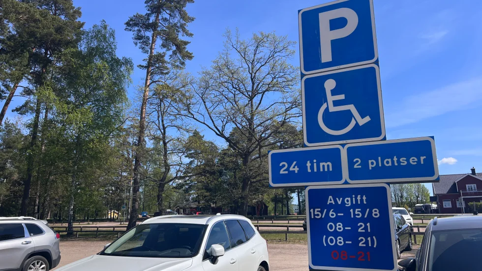 Kommunen har beslutat om nya parkeringstaxor i Varamon till sommaren 2024. Och det blir betydligt billigare än förra året.