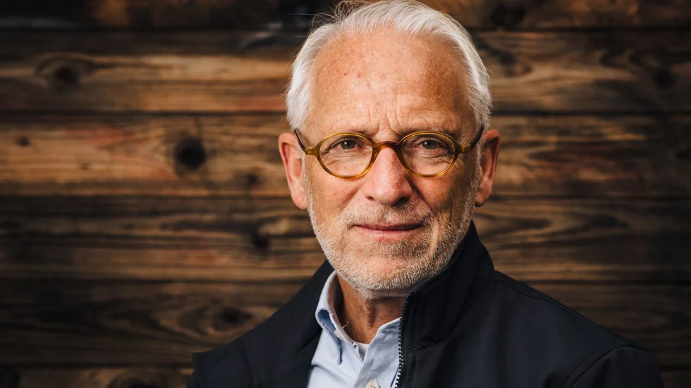 Kjell O Leijon är professor i religionsvetenskap med inriktning mot historisk teologi vid Linköpings universitet, präst i Svenska kyrkan, författare och vicerektor vid Johannelunds teologiska högskola.