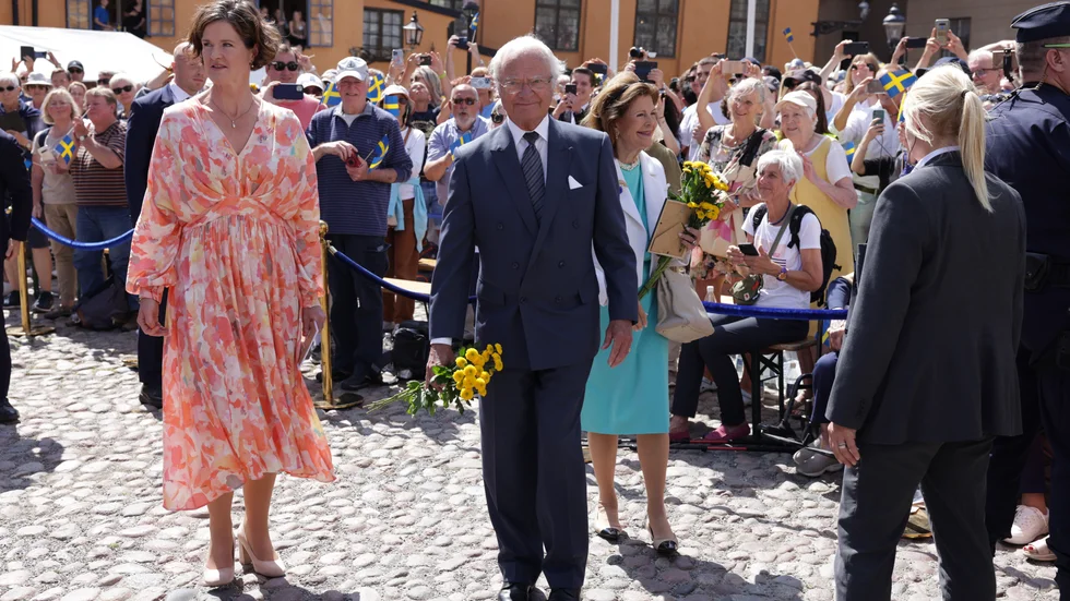 Kungligt sällskap. Landshövding Anna Kinberg Batra representerar sitt län.