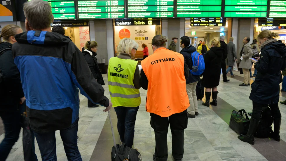 Förseningar inom tågtrafiken är inget Nato vill se då tågtransporterna är viktiga ur ett säkehetsperspektiv. Genrebild vilket innebär att personerna på bilden inte har något med krönikans text att göra.