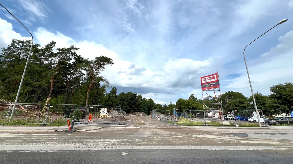 Arbetet har startat på Vilbergsgatan bredvid Söderledskyrkan. Augusti 2026 ska det stå en ny förskola på den plats där Månstenens förskola brann ned 2021.