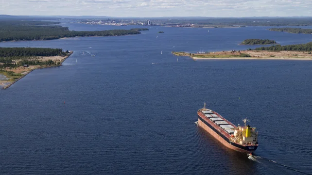 I projekt Malmporten ska farlederna till Luleå hamn muddras till ett större djupgående. Nu är kontraktet påskrivet med mudderbolaget som ska muddra Skvampen och en del av Sandgrönnleden i år. 