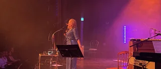 Lisa Ekdahls konsert i Strängnäs – trygg och oförutsägbar 
