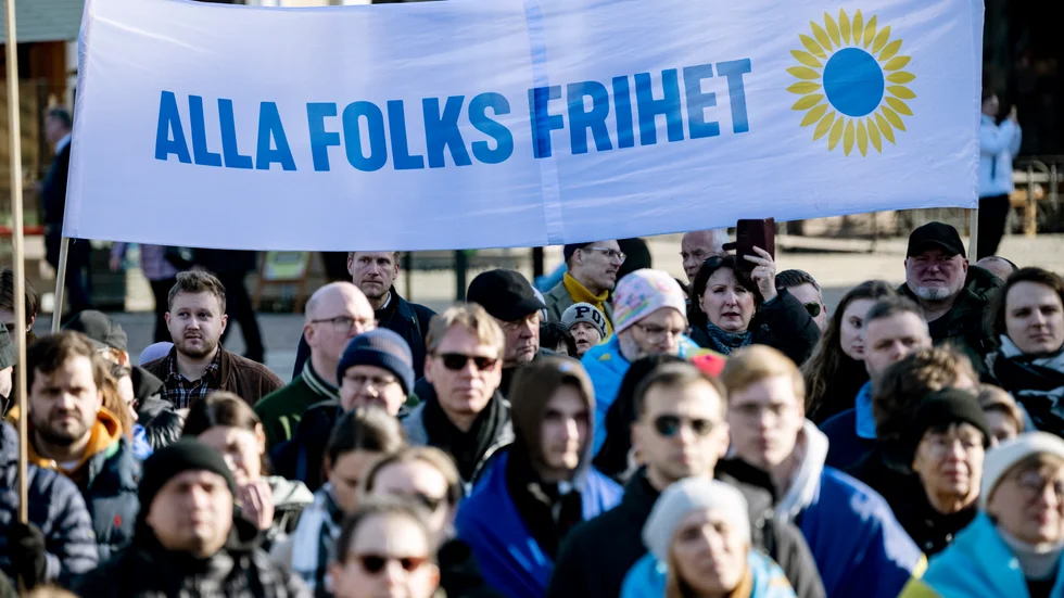 Så mycket står på spel i Ukraina. USA: s stora stödpaket gör det lite lättare att andas i den fria världen. Signalen till Iran, Ryssland och Kina är tydlig: Väst kommer inte att låta Ukraina falla. 

