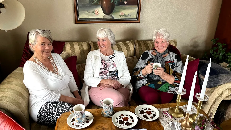 Karin Lingmar, Laila Söderström och Anne-Marie Norman har blivit vänner via föreningen Alone Together.