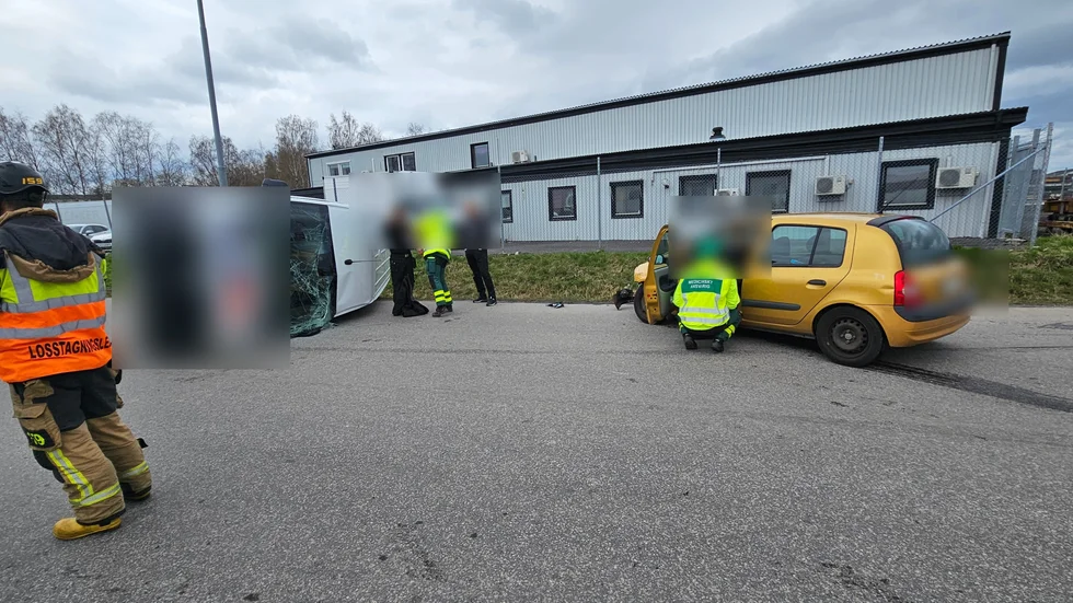 Två bilar var inblandade i olyckan på Returgatan.