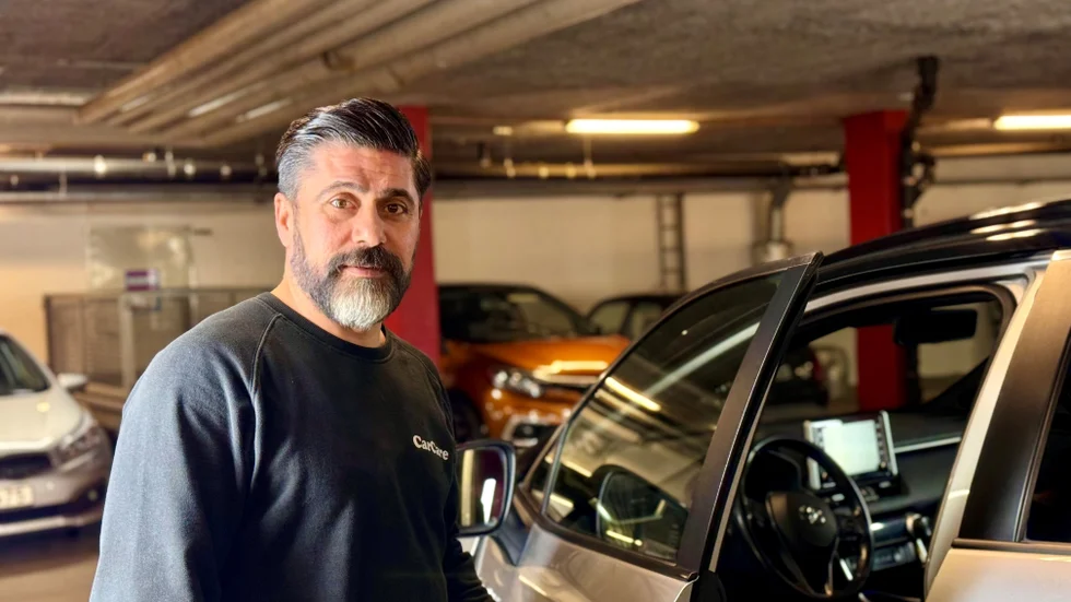"Kunderna fick inte komma in och hämta sin bilar på flera timmar" säger Shwan Omar, som är orolig över att den stora polisstyrkan som deltog i  myndighetsinsatsen kan ha negativ påverkan på företagets rykte. 