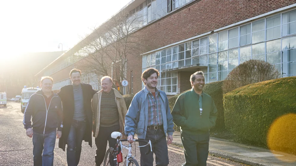 BBC-filmen "Men up" handlar om hur män med erektionsproblem får testa Viagra. Under inspelningen var Ita O'Brien kontrakterad som intimitetskoordinator. Pressbild.
