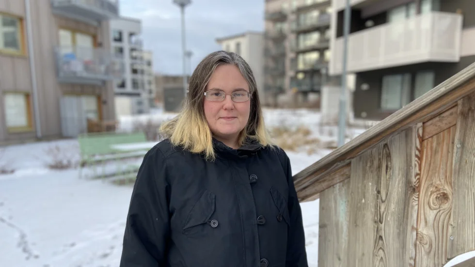 Andrea Säterholm Vessman jobbar halvtid för att hinna med att ta hand om deras barn som har flera diagnoser. Det gör att de sällan har råd att åka någonstans på semestern. 