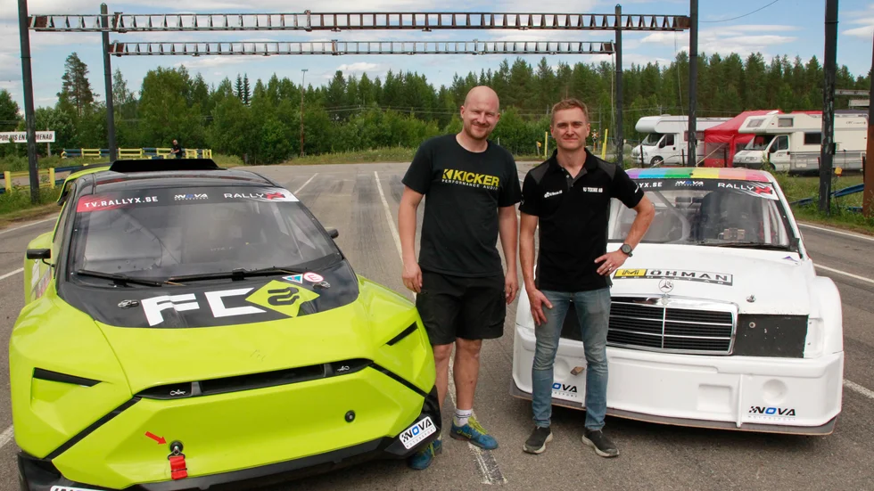 Det blir premiärkörning av nya bilen för Kevin Eriksson som bland annat kommer att få möte Mats Öhman i 4WD Open. Viktor Johansson, ÄMS ordförande kommer tävla i 2WD Open där han just nu ligger på andra plats i serien bakom Simon Tiger från Kalix.