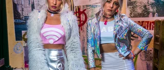 Rebecca & Fiona spelar på skogsrejv i helgen