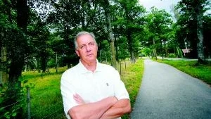 Hedersutmärkelse. Leif Rosenblad har tilldelats Sveriges Hembygdsförbunds hederstecken med lagerkrans som tack för "förjtänstfullt arbete inom hembygdsrörelsen".  Foto: Elin Lundholm