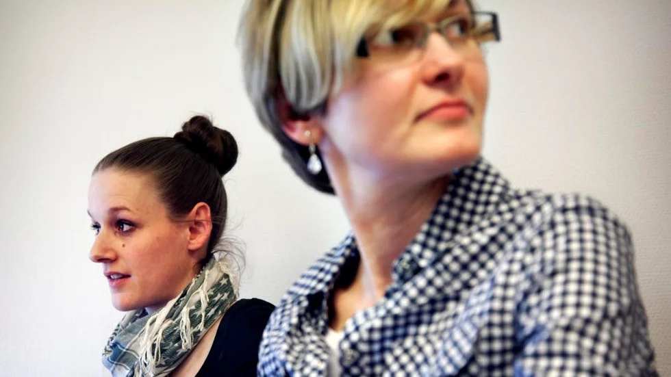 Drömmer om jobb. Undersköterskeeleverna Esther Bill och Ameta Zimouska hoppas att de kommer att få jobb efter avklarad utbildning på Tjustskolan i Västervik. Av de elever VT träffar under måndagen är det Västerviks sjukhus som intresserar allra mest. Den kommunala omsorgen upplevs vara under sparkrav.