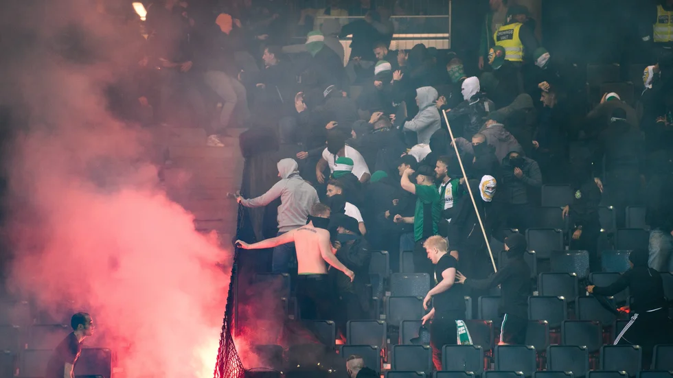 Supportrar drabbade samman efter Stockholmsderbyt.