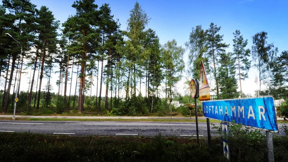 Loftahammar. Den misstänkte mannen satt fortfarande anhållen under tisdagen.