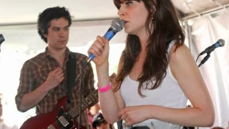She & Him utgörs av singer/songwritern M Ward och skådisen Zooey Deschanel. Foto: AP/Scanpix