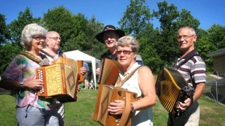 Laddar för stämman gör Monika Kristiansson, Borås, Steinar Kristoffersson, Fåglavik, Sven-Erik Larsson, Järpås, Åke Carlberg, Borås och Berit Kryh, Borås.