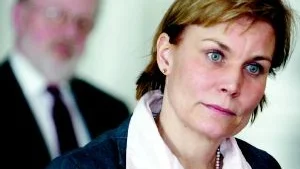 Intresserad. Moderata samlingspartiets 1:e vice ordförande var i Västervik går och hon fick svara på frågor om allt från skola till äldrevård. Foto: ANDERS STEINER