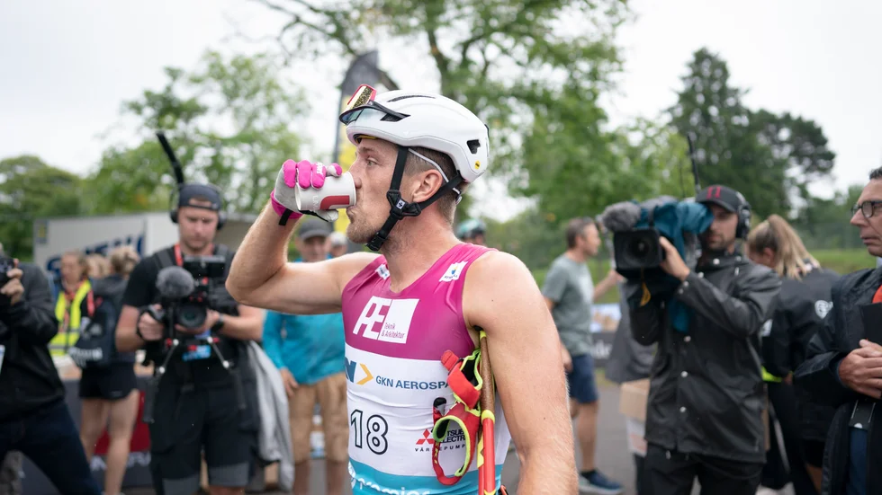 Calle Halfvarsson tog hem segern i det 48 kilometer långa Alliansloppet på rullskidor.