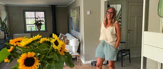 Inredningsdesignerns tips: "Låt en röd tråd binda samman rummen" • 90-talshuset avgjorde flytten hem till Tjust