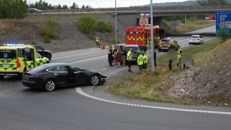 En trafikolycka inträffade vid E4 på Klingaavfarten på lördagsförmiddagen.