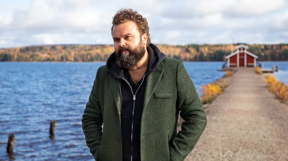 Niklas Turner Olovzon växte upp i Kiruna och Luleå innan han flyttade söderöver och startade en kommunikationsbyrå. Nu står norrbottningen inför en ny karriär som författare och om en månad släpps hans första bok i en kommande bokserie. 