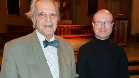 Bo Ingelberg, till höger, framförde musik av Rune Elmehed vid lördagens orgelkonsert i S:t Petri.